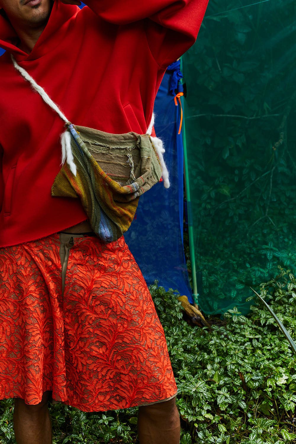Magia — jungle — red cape, detail